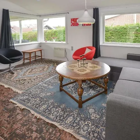 Two-bedroom Holiday In בית נופש