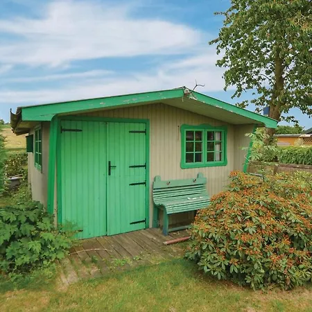 Two-bedroom Holiday In בית נופש